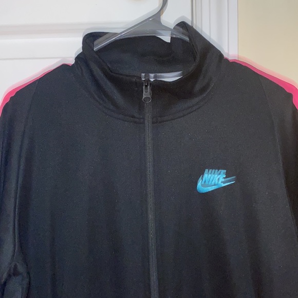 NIKE no hood jacket . - Picture 2 of 3
